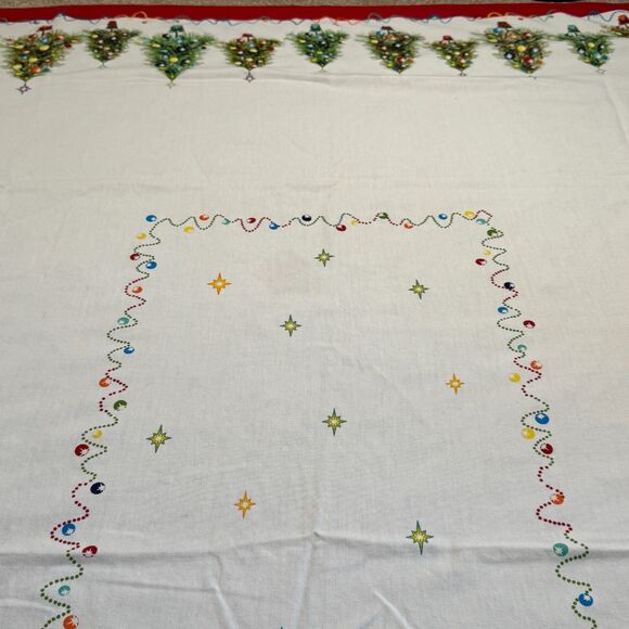 Fiesta Holiday Gatherings Tablecloth 59" x 82" Christmas Festive Trees Red Green - Picture 7 of 7